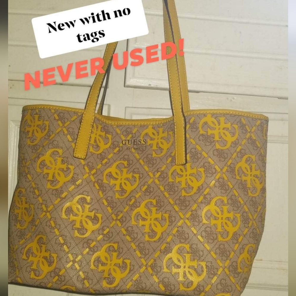 Guess tote